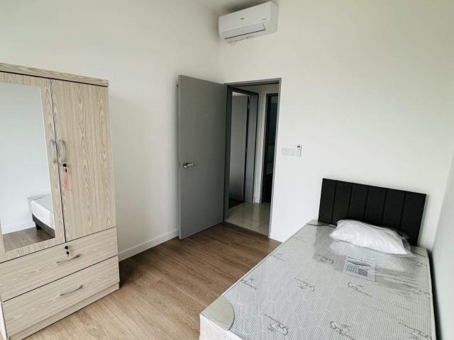 Skyline KL Next to LRT Pudu Medium Room For Rent