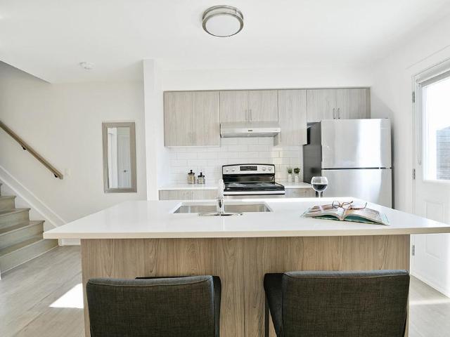 Minto Yorkville Two Bedroom Suites Apartment for Rent