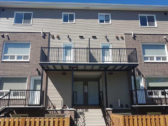Skyline Stacked Townhomes 2 Bedroom Apartment for Rent at 34 32 34 Northview Road, Ottawa, ON K2E 7E4 Skyline