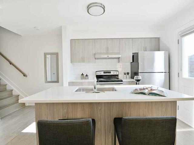 Skyline Stacked Townhomes 2 Bedroom Apartment for Rent at 34 32 34 Northview Road, Ottawa, ON K2E 7E4 Skyline