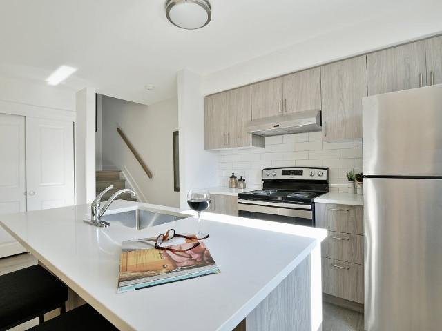 Skyline Stacked Townhomes 2 Bedroom Apartment for Rent at 34 32 34 Northview Road, Ottawa, ON K2E 7E4 Skyline