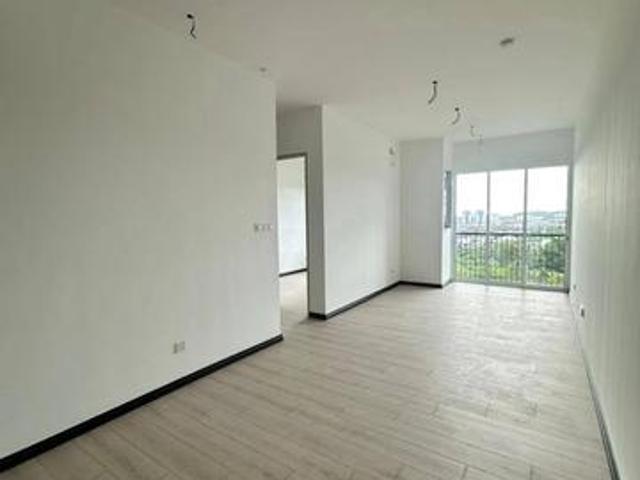 Skymillion 930sqft condo for sale behind plaza333 itcc kobusak