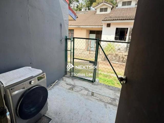 首购族想要第一间双层，这间真的可以认真想一想 月供RM1,7xx #PermasJaya 黄金地点双层廉价屋【14x55 Big Build Up】3房2厕 全屋装修好＋后面厨房已扩建 出售RM399K‼️ 还在每个月给房东租金？这个价位可以买到双层Freehold 了 供自己的屋，比帮人供更值得