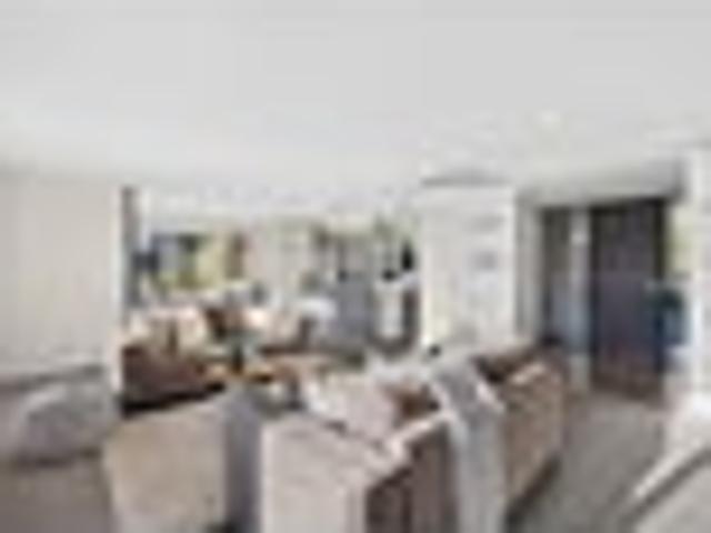 Show Home Style, Easy care & Prime Location