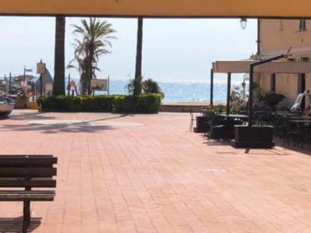Show Room in vendita a Laigueglia