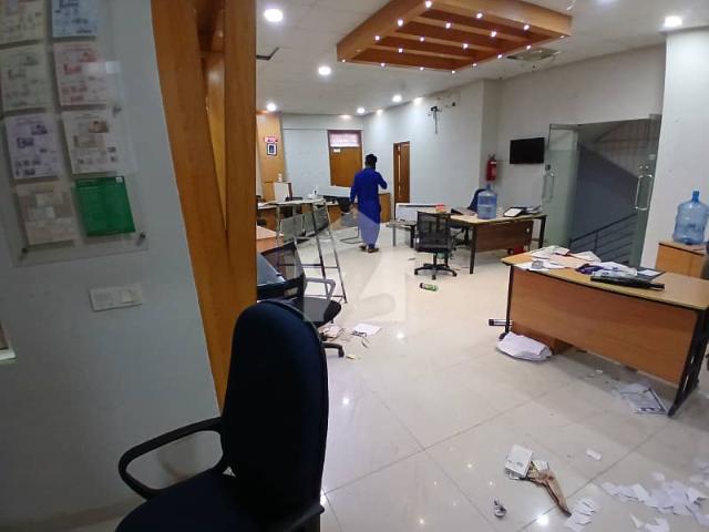 Showroom with Basement for Rent Prime Location!