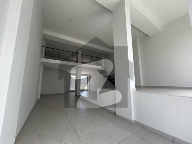 Showroom Available For Rent In 400 Yards Project