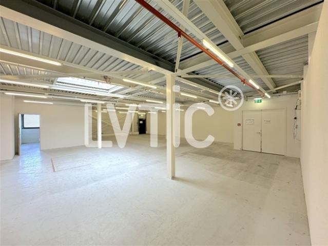 Showroom, Büros, Räumlichkeiten von 290 m2 zu vermieten in Conthey