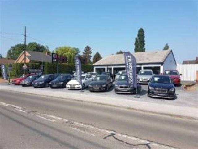 Showroom Commercial et Entrepôt avec Parking et Stockage Ext
