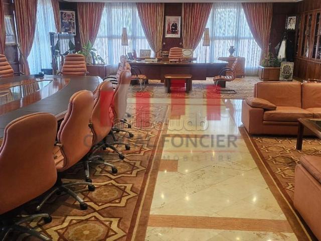 Showroom en plein Bld Chefchaouni de 500 m2 250 m2 de bureaux a la location idéal pour un concessionnaire de voiture ou autres