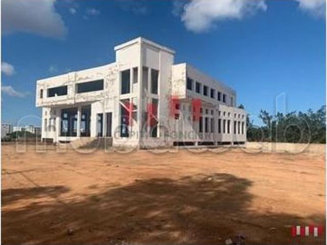 Showroom en plein route de tamaris de 4200 m2 a la location