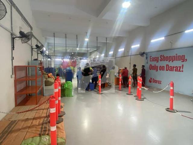 Showroom For Rent
