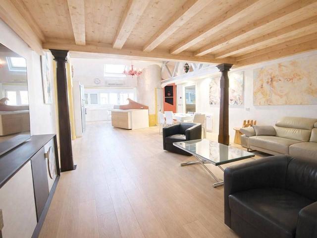 Showroom in vendita a Castel San Pietro Terme
