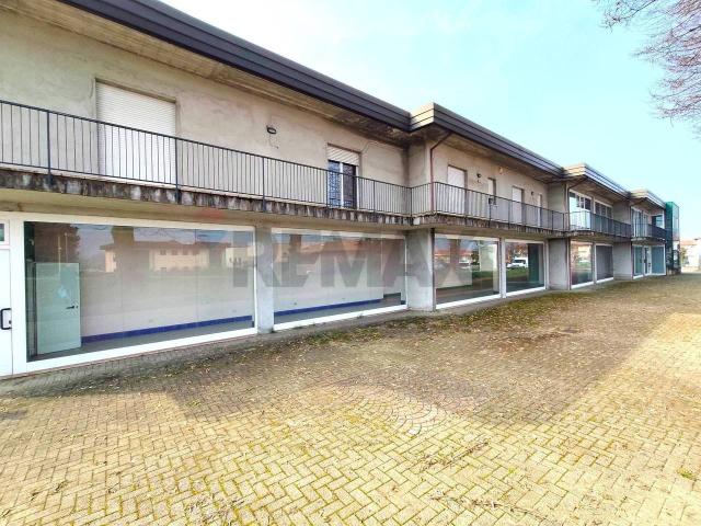 Showroom in vendita a Borgo Ticino