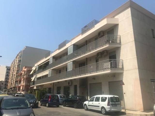 Showroom in affitto a Monopoli