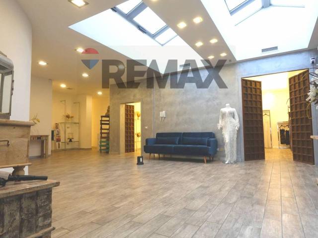 Showroom in affitto a Milano