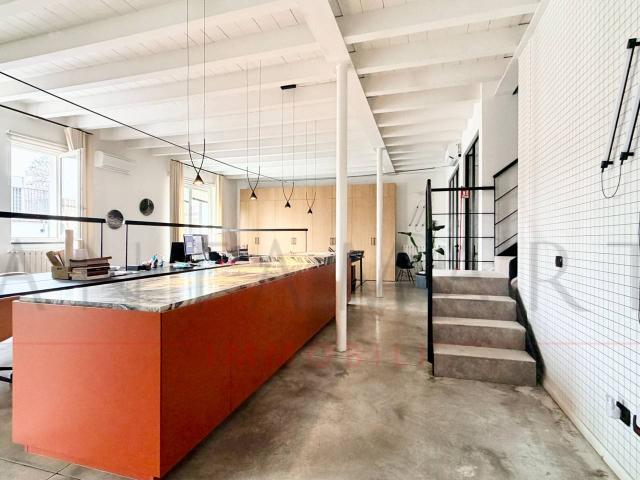 Showroom in affitto a Milano