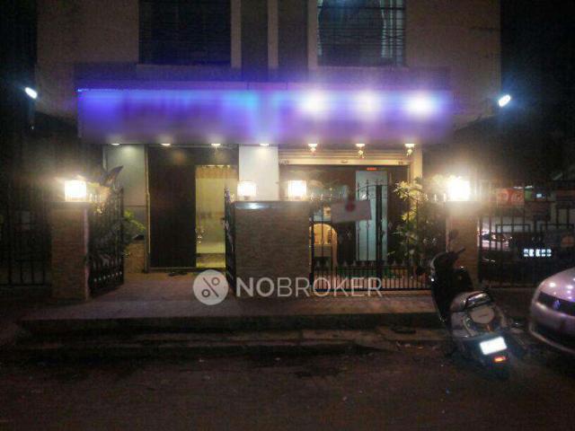 Showroom in Dadar West, Mumbai for sale