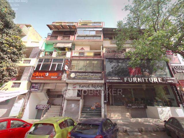Showroom in Lajpat Nagar, Delhi for sale