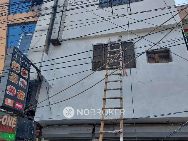 Showroom in Pandav Nagar, Delhi for sale