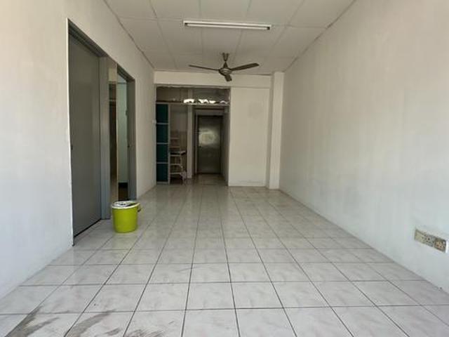 Shop apartment for sale