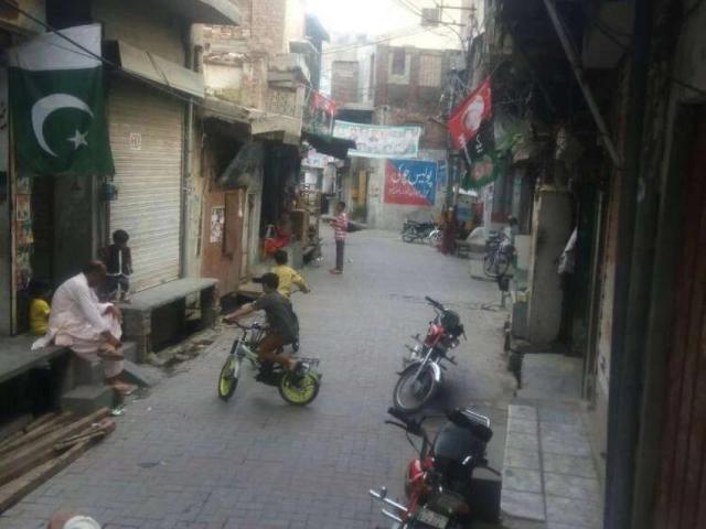 Shop for sale in sarafa bazar gujrat id 14587