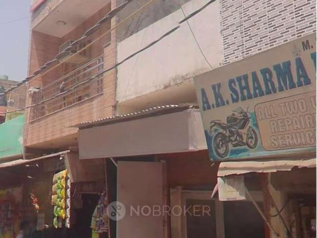 Shop in Mohan Garden, Delhi for sale