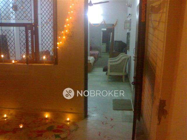 Shop in Moti Nagar, Delhi for sale