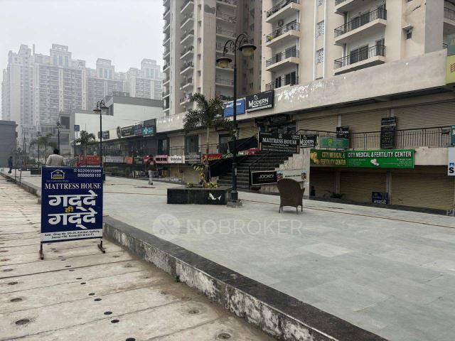 Shop in Antriksh Golf Address, Noida for Rent