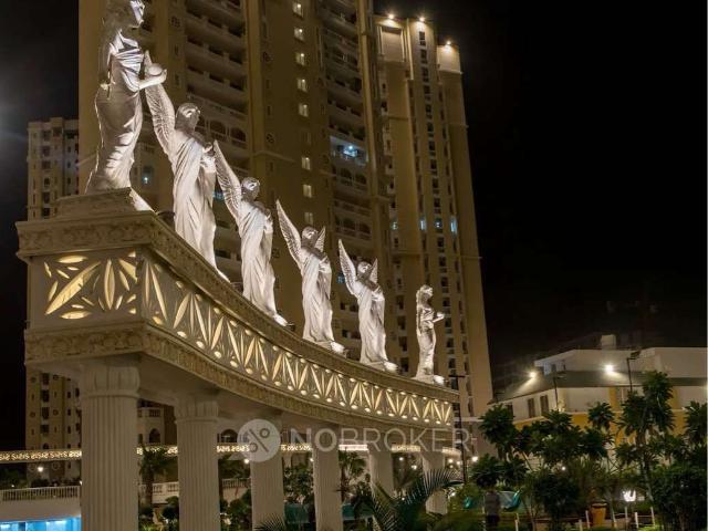 Shop in Chi V, Greater_noida for sale