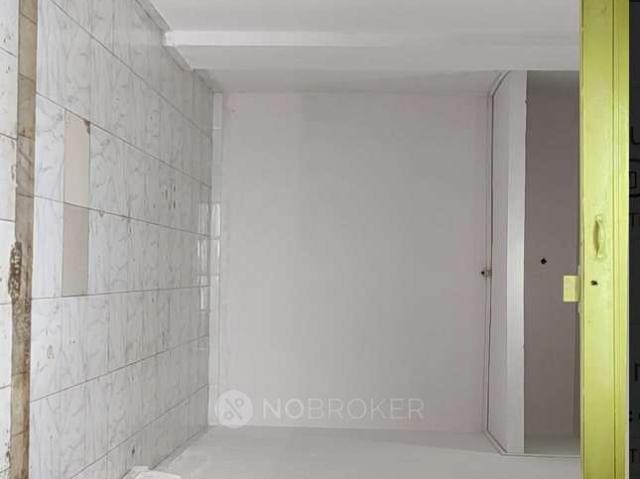 Shop in Dahisar East, Mumbai for sale