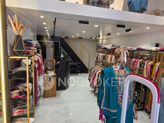 Shop in Gera's Imperium Gateway, Pune for sale