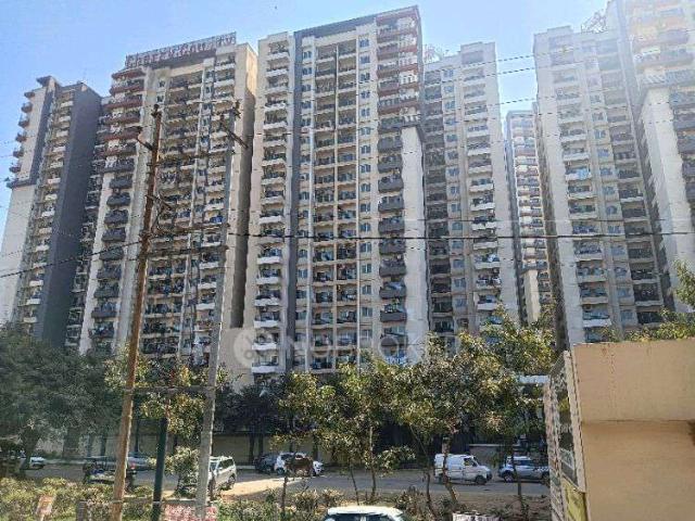 Shop in Iteda, Greater Noida for Rent