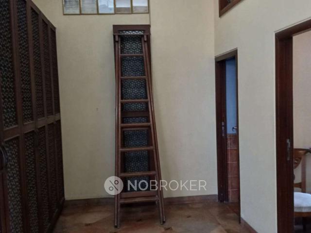 Shop in Jambulwadi Bhelpuri House, Mumbai for sale