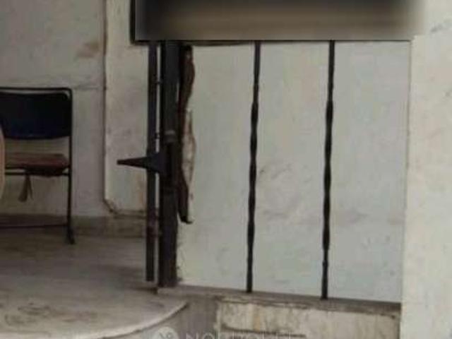 Shop in Kalu Sarai, Delhi for sale