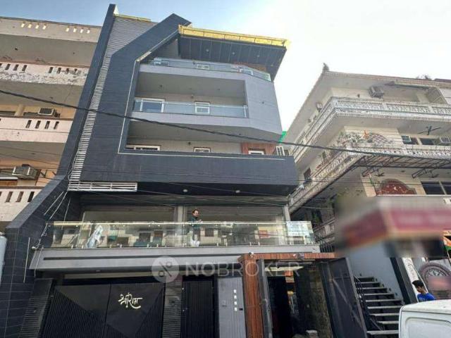 Shop in Paschim Vihar, Delhi for sale