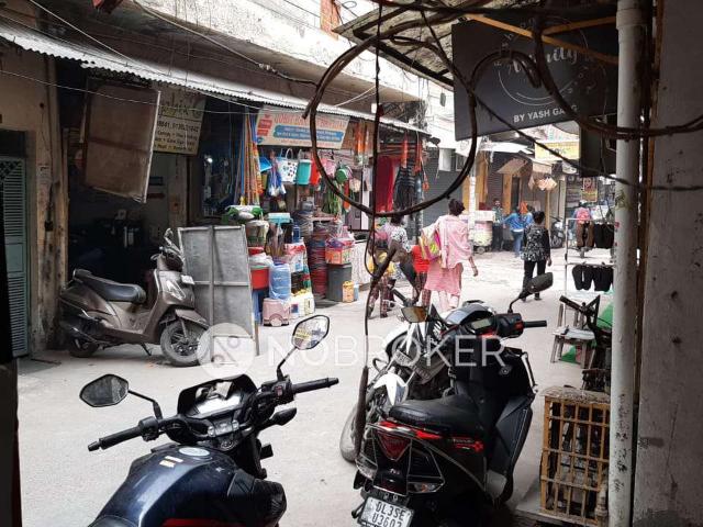 Shop in Patparganj, Delhi for sale