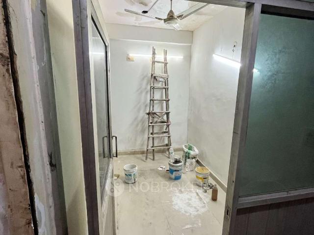 Shop in Pitampura, Delhi for sale