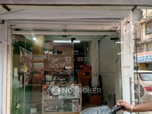Shop in Ramesh Nagar, Delhi for sale