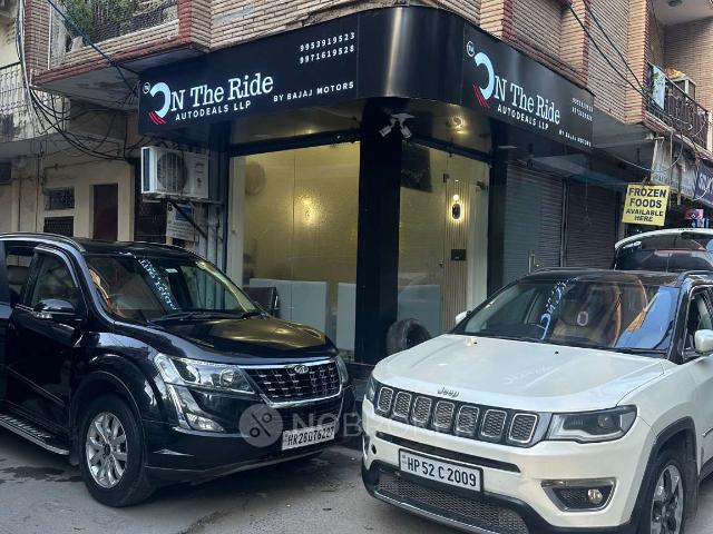 Shop in Ramesh Nagar, Delhi for sale