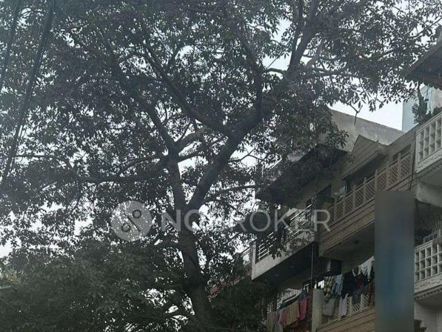 Shop in Rohini Sec 15, Delhi for sale