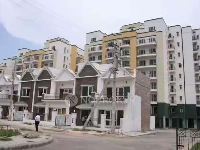 Shop in Sukhdev Vihar, Delhi for sale