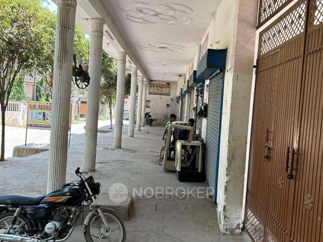 Shop in Sadullapur, Greater Noida for Rent