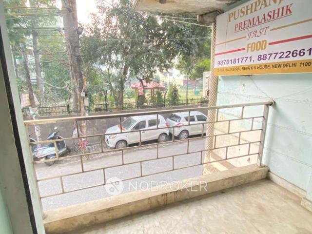 Shop in Sarvapriya Vihar, Delhi for sale