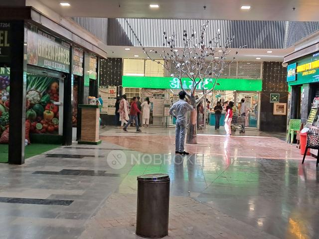 Shop in Sector 4, Greater_noida for sale