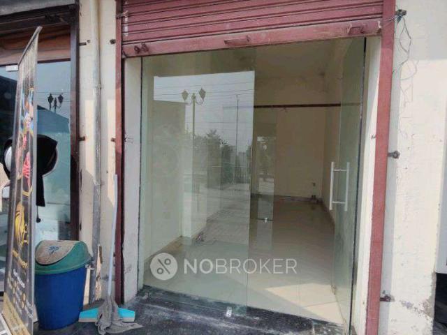 Shop in Vaibhav Heritage Height, Greater Noida for Rent