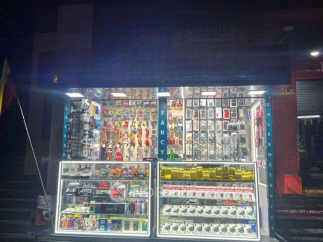 Shop in 81, Hosur Rd, Near Savoury Business Hotel & Royal Ca