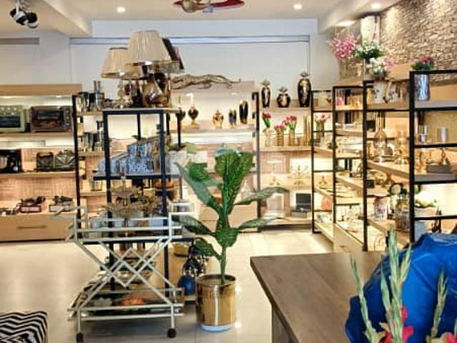 Shop Is Available For Rent In Gulberg MM Alam Road