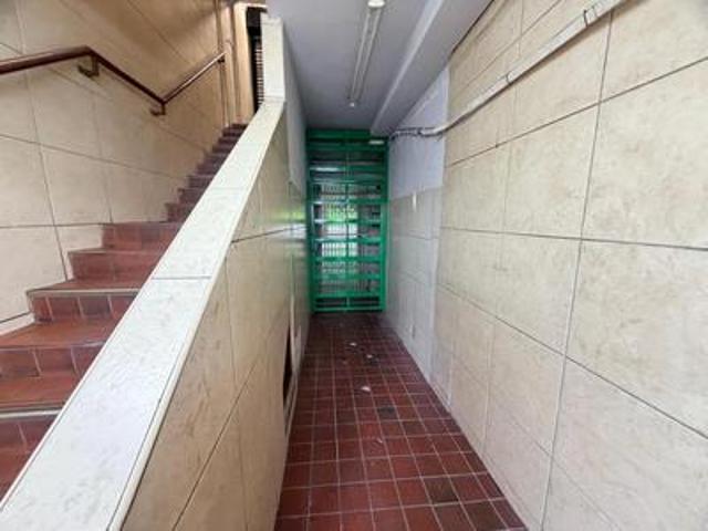 shop to let in central laudium