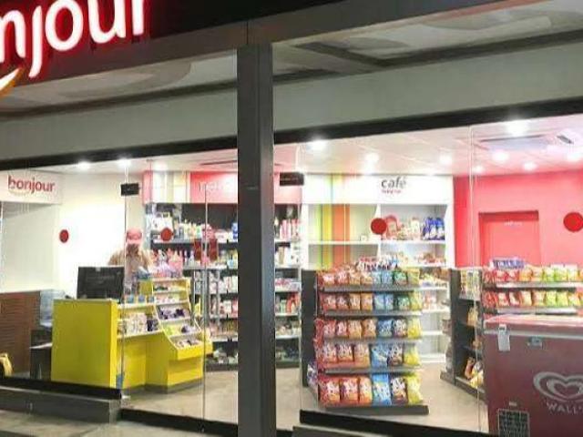 Shopsand stalls avilable for rent liberty market Lahore Gulberg 3 ID 52198